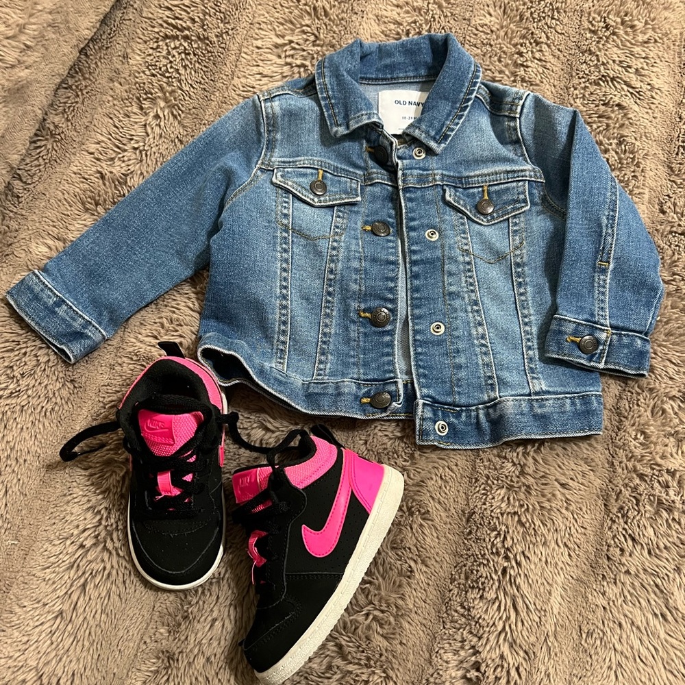 Nike sneakers & jean Jacket bundle (toddlers) 👧🏻 girls